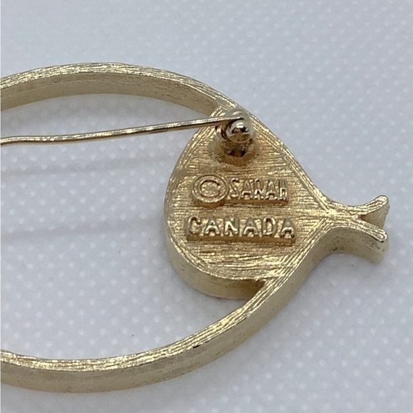 Signed Sarah Coventry Fish Brooch - Picture 4 of 5